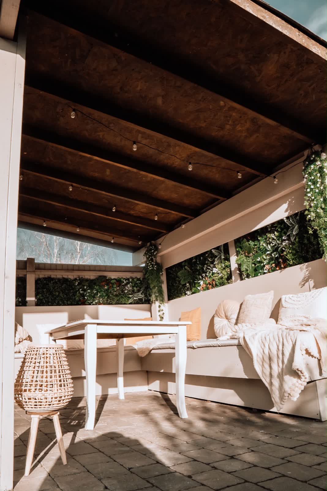 The conservatory lounge